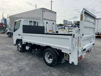 三菱ふそうキャンター平ボディ小型（2t・3t）[写真05]