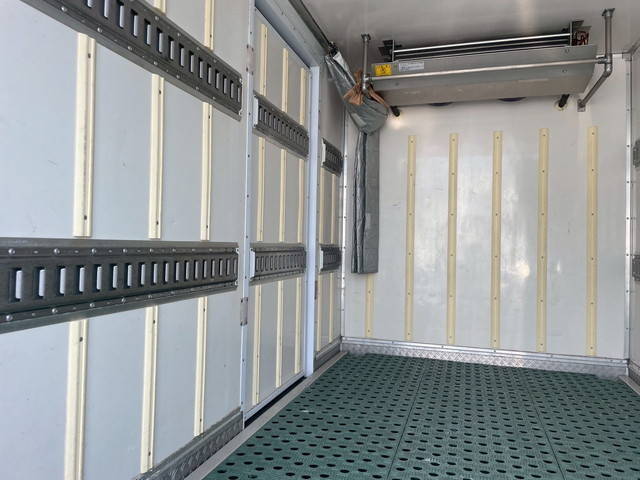 いすゞエルフ冷凍車（冷蔵車）小型（2t・3t）[写真11]