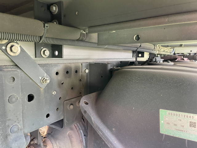 いすゞエルフ冷凍車（冷蔵車）小型（2t・3t）[写真24]