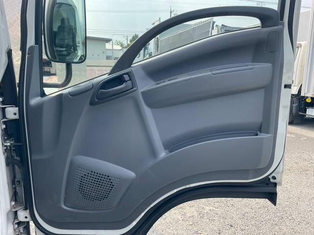 いすゞエルフ冷凍車（冷蔵車）小型（2t・3t）[写真32]