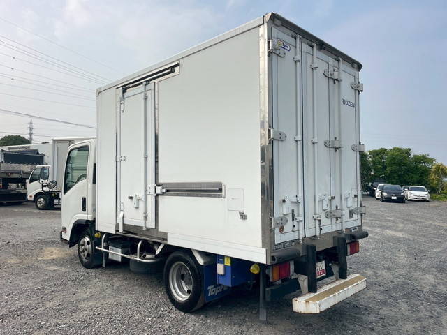 いすゞエルフ冷凍車（冷蔵車）小型（2t・3t）[写真04]