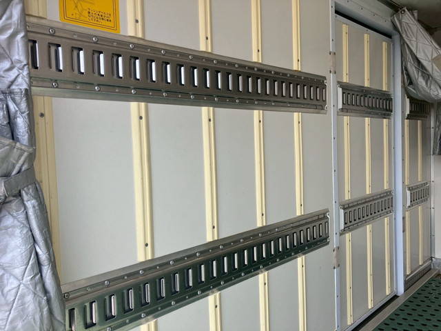 いすゞエルフ冷凍車（冷蔵車）小型（2t・3t）[写真12]