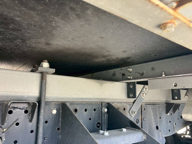 いすゞエルフ冷凍車（冷蔵車）小型（2t・3t）[写真21]