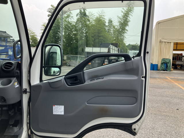 日野デュトロ冷凍車（冷蔵車）小型（2t・3t）[写真31]