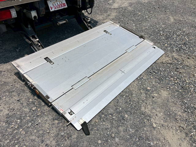 日野デュトロ冷凍車（冷蔵車）小型（2t・3t）[写真22]