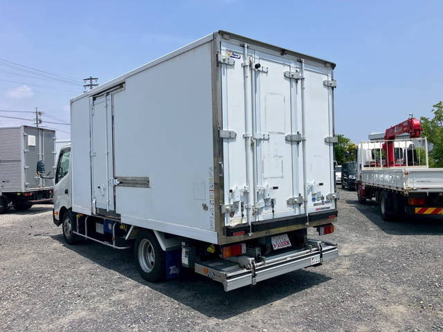 日野デュトロ冷凍車（冷蔵車）小型（2t・3t）[写真04]