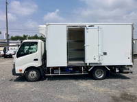 日野デュトロ冷凍車（冷蔵車）小型（2t・3t）[写真07]