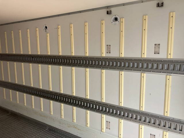 いすゞエルフ冷凍車（冷蔵車）小型（2t・3t）[写真12]