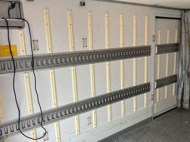 いすゞエルフ冷凍車（冷蔵車）小型（2t・3t）[写真13]