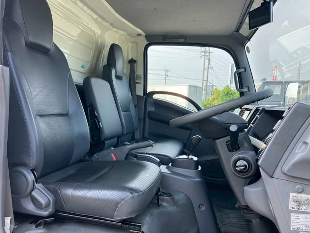 いすゞエルフ冷凍車（冷蔵車）小型（2t・3t）[写真32]