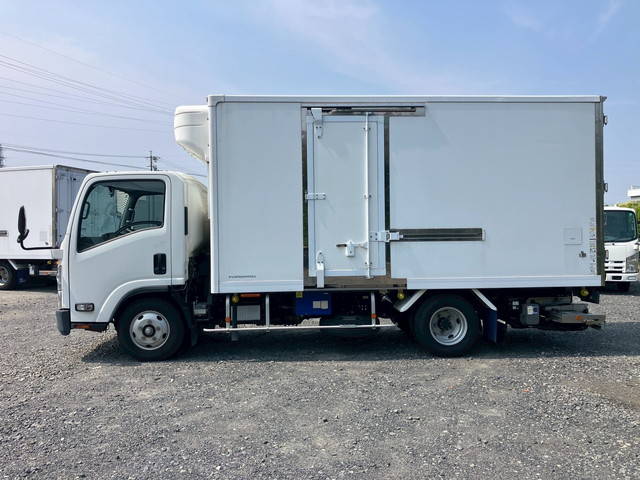 いすゞエルフ冷凍車（冷蔵車）小型（2t・3t）[写真05]