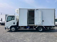 いすゞエルフ冷凍車（冷蔵車）小型（2t・3t）[写真07]