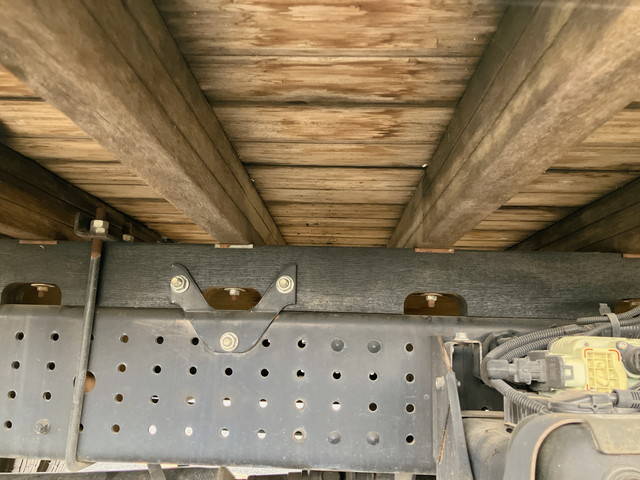 三菱ふそうキャンター平ボディ小型（2t・3t）[写真24]