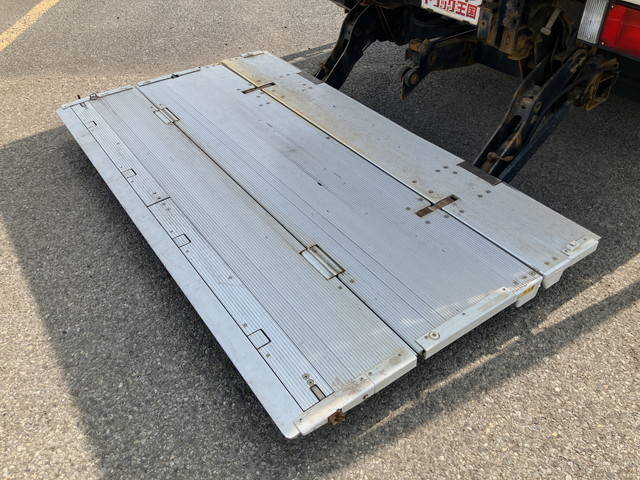 いすゞエルフアルミバン小型（2t・3t）[写真18]