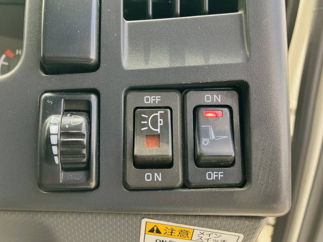 いすゞエルフアルミバン小型（2t・3t）[写真38]