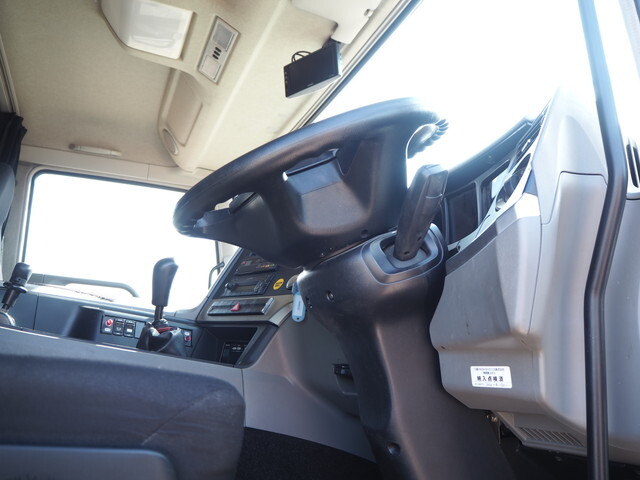 三菱ふそうスーパーグレート平ボディ大型（10t）[写真31]