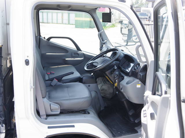 日野デュトロ冷凍車（冷蔵車）小型（2t・3t）[写真32]