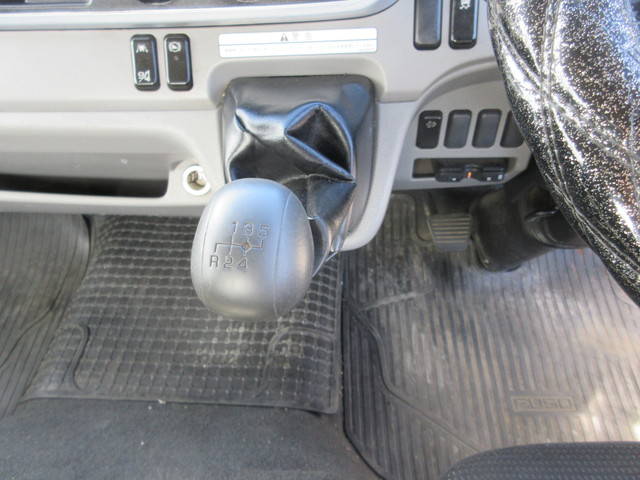 三菱ふそうキャンター平ボディ小型（2t・3t）[写真11]