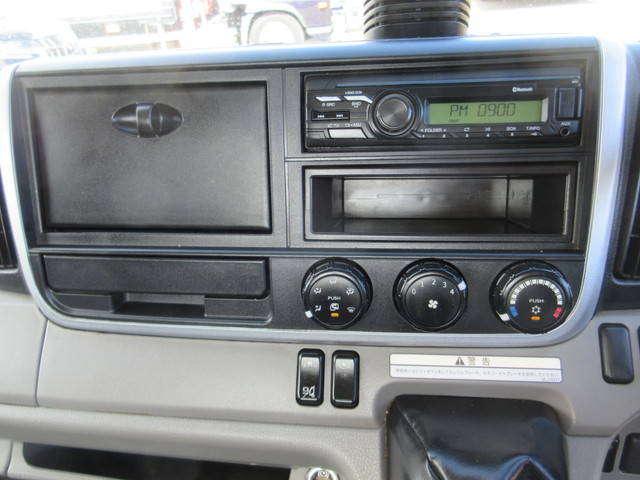 三菱ふそうキャンター平ボディ小型（2t・3t）[写真12]