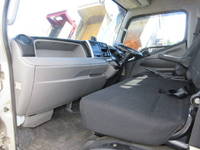 三菱ふそうキャンター平ボディ小型（2t・3t）[写真18]