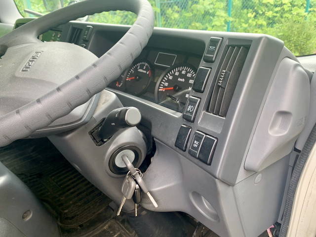 いすゞエルフパネルバン小型（2t・3t）[写真15]