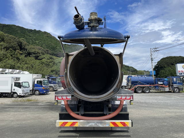 いすゞギガ汚泥吸引車大型（10t）[写真12]
