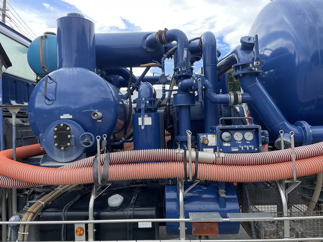 いすゞギガ汚泥吸引車大型（10t）[写真15]