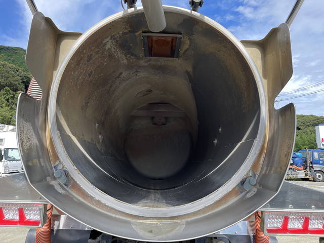 いすゞギガ汚泥吸引車大型（10t）[写真19]