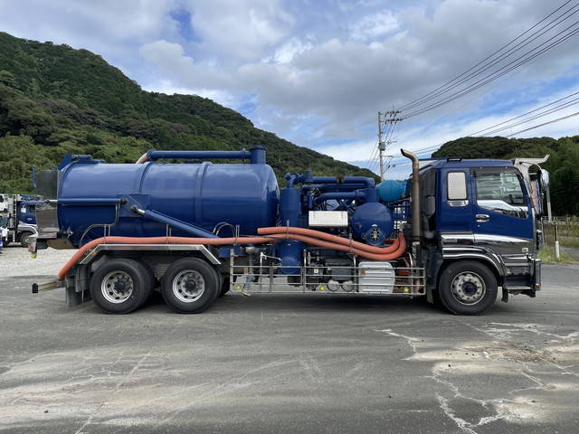 いすゞギガ汚泥吸引車大型（10t）[写真07]