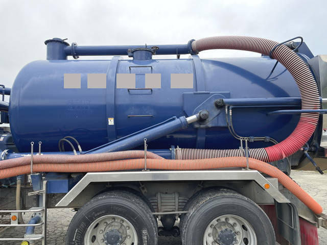 いすゞギガ汚泥吸引車大型（10t）[写真10]