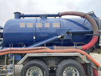 いすゞギガ汚泥吸引車大型（10t）[写真11]