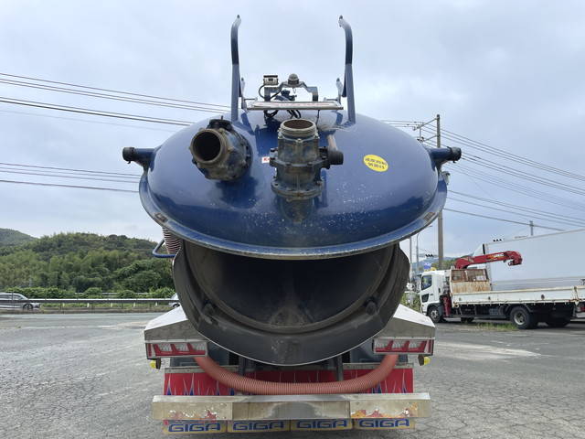 いすゞギガ汚泥吸引車大型（10t）[写真13]