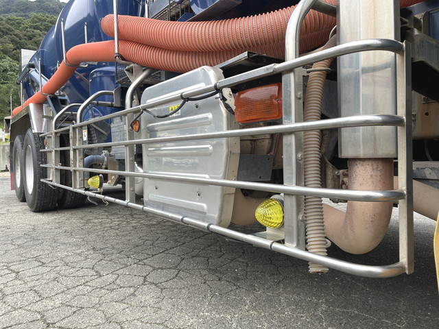 いすゞギガ汚泥吸引車大型（10t）[写真19]