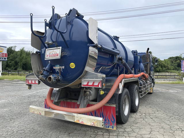 いすゞギガ汚泥吸引車大型（10t）[写真02]