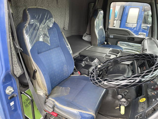 いすゞギガ汚泥吸引車大型（10t）[写真31]