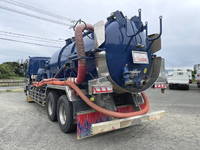 いすゞギガ汚泥吸引車大型（10t）[写真05]