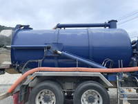 いすゞギガ汚泥吸引車大型（10t）[写真10]