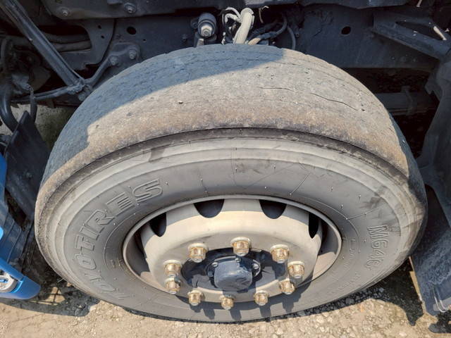 日野プロフィアトレーラーヘッド（トラクターヘッド）大型（10t）[写真11]