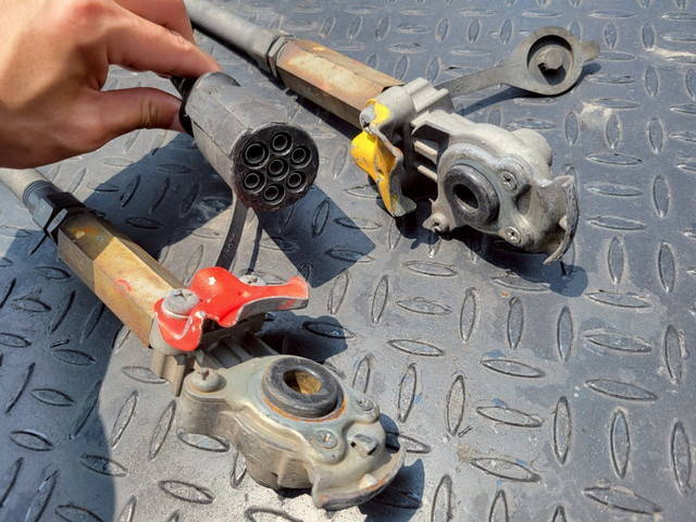 日野プロフィアトレーラーヘッド（トラクターヘッド）大型（10t）[写真13]