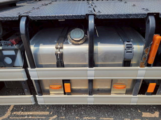 日野プロフィアトレーラーヘッド（トラクターヘッド）大型（10t）[写真14]