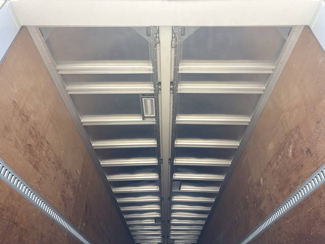 UDトラックスクオンアルミウイング大型（10t）[写真11]