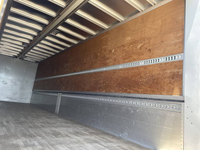 UDトラックスクオンアルミウイング大型（10t）[写真13]