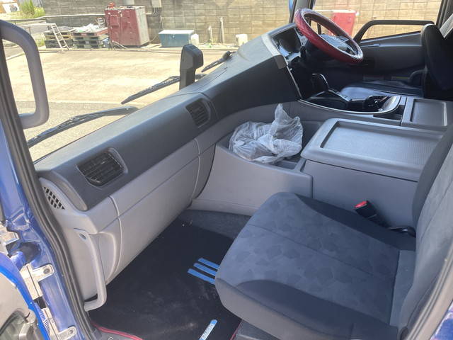 UDトラックスクオンアルミウイング大型（10t）[写真30]