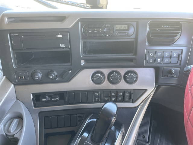 UDトラックスクオンアルミウイング大型（10t）[写真35]