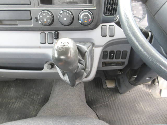 三菱ふそうキャンター平ボディ小型（2t・3t）[写真11]