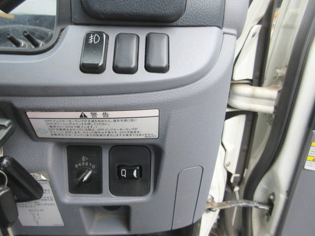 三菱ふそうキャンター平ボディ小型（2t・3t）[写真13]