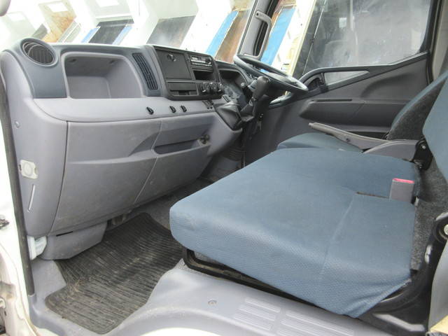 三菱ふそうキャンター平ボディ小型（2t・3t）[写真15]