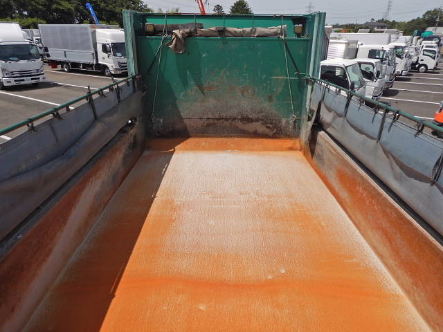 いすゞギガダンプ大型（10t）[写真34]