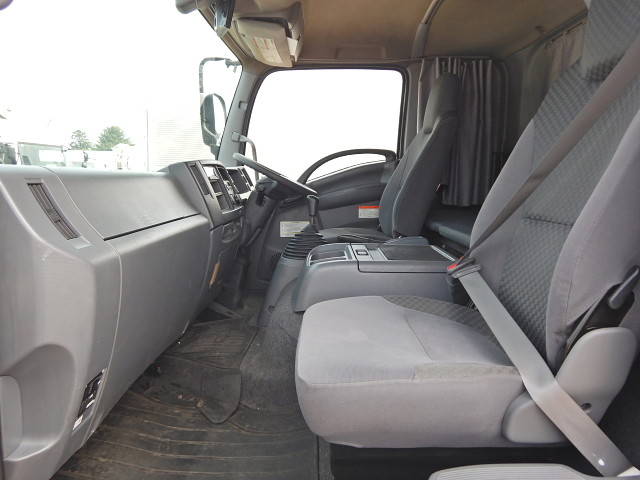 いすゞフォワードアルミウイング中型（4t）[写真15]