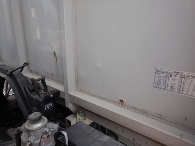 いすゞフォワードアルミウイング中型（4t）[写真18]